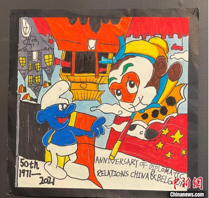 中比建交50周年儿童艺术展主题为“蓝精灵遇到孙悟空”。德永健 摄