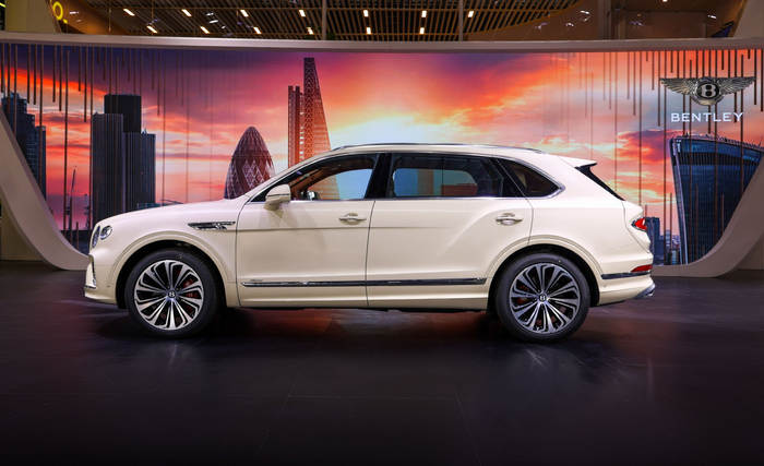 宾利新添越长轴距雅度版亮相粤港澳大湾区车展