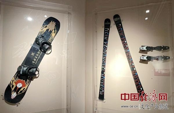 吉林省博物院的壁画风采系列滑雪板 中国经济网记者成琪/摄