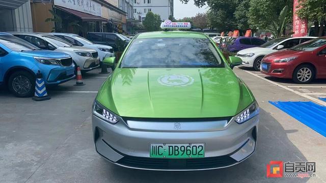绿色低碳!自贡首辆新能源巡游出租车亮相街头