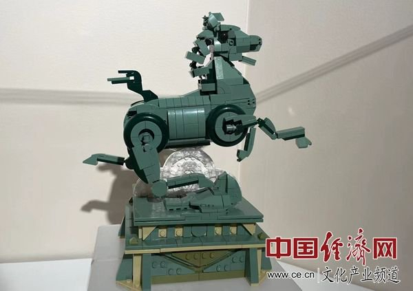 铜奔马立体拼装积 中国经济网记者成琪/摄