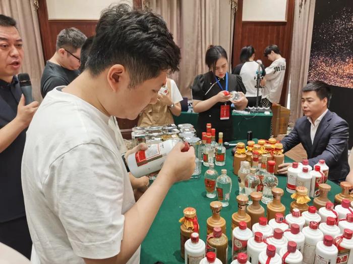 如何鉴定白酒质量好坏，如何鉴定白酒