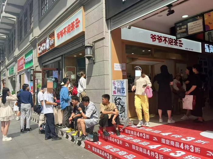 “特种兵旅游”带火的爷爷不泡茶