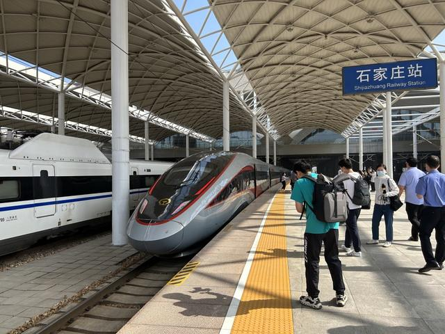 石家庄站至北京西站部分高铁运行时间压缩了近半小时,将石家庄拉入了