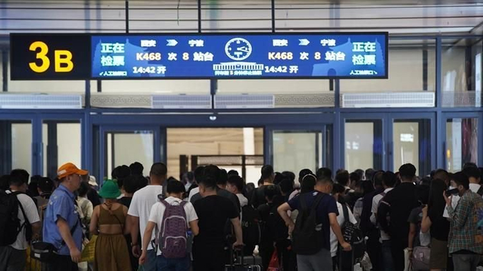 端午小长假期间，西安局预计单日旅客发送量将突破50万人次。