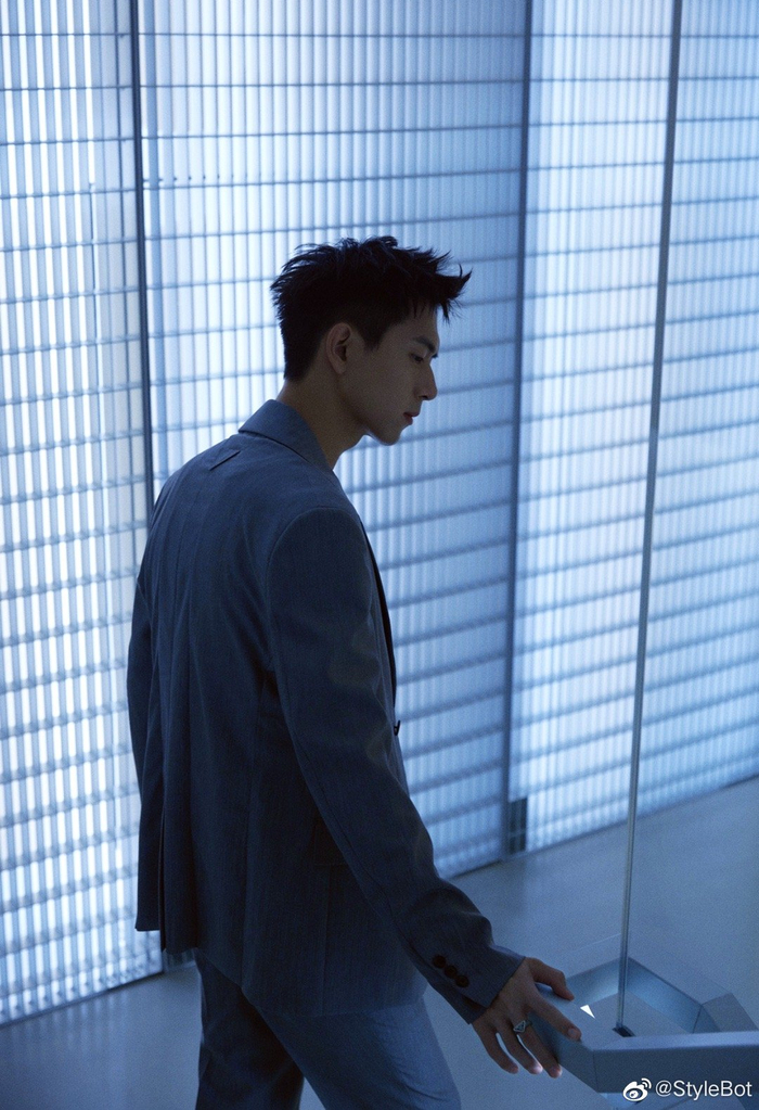 李现* 工作室发布看秀行程新图|李现_新浪新闻