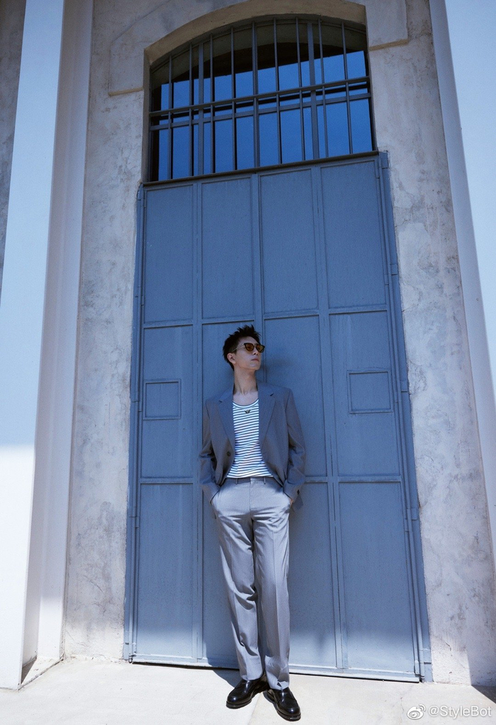 李现* 工作室发布看秀行程新图|李现_新浪新闻