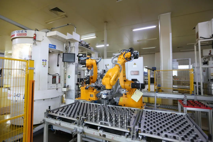 共轨喷油器体超精磨一体化加工单元。