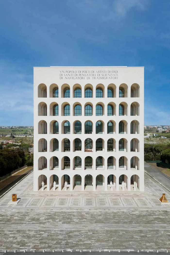 当arnaldopomodoro与意大利文化宫相遇