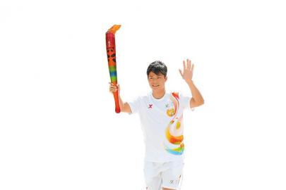 　　苏炳添担任深圳站“蓉火”传递的第一棒火炬手。四川日报全媒体记者 郝飞 摄