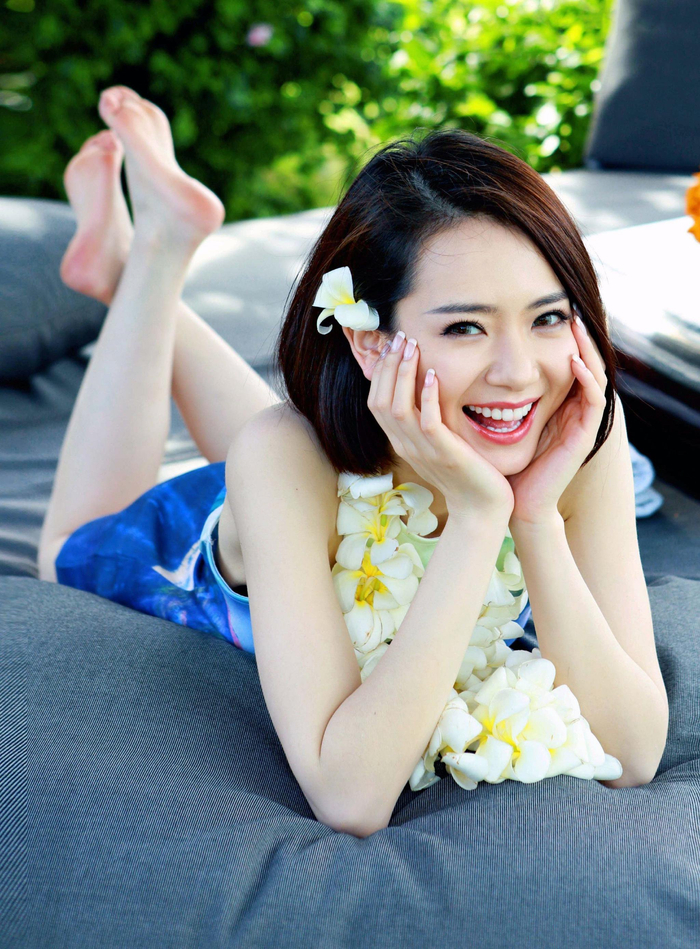 戚薇户外活动玩的好开心|戚薇_新浪新闻