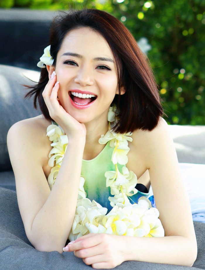 戚薇户外活动玩的好开心|戚薇_新浪新闻