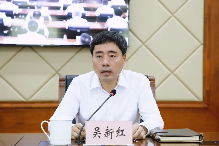 公开资料显示:姜辉,历任哈铁局车务段段长,统计处处长,哈尔滨铁路局总