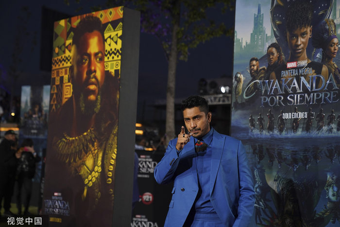 当地时间2022年11月9日，墨西哥瑙卡尔潘，特诺奇·韦尔塔出席《黑豹2》电影首映式。 视觉中国 资料图