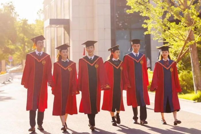 仪式感拉满!北京高校专属学位服亮相!你最Pick哪套?