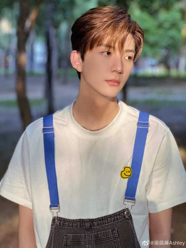 穿学士袍跳舞,长相帅气身高近1米9|张镐濂|张丹峰|洪欣_新浪新闻