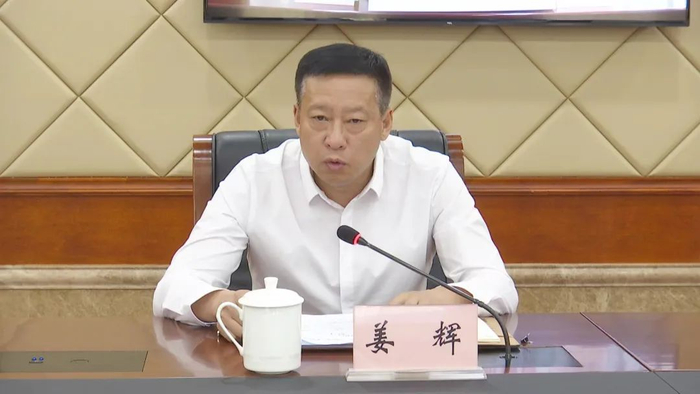公开资料显示:姜辉,历任哈铁局车务段段长,统计处处长,哈尔滨铁路局总