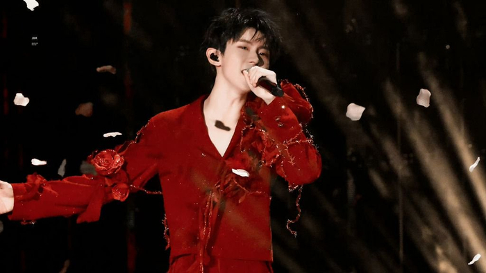 马嘉祺这组红衣造型好惊艳,带刺的红玫瑰,绝美|马嘉祺|红玫瑰|彩虹