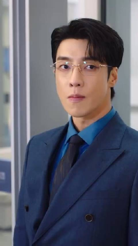 来品高瀚宇在电视剧《爱的勘探法》中的西装鲨!