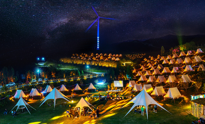 今年5月，仰天湖大草原营地获评全国5C级营地，这是湖南省首个获评最高等级的营地。郴州市北湖区委宣传部供图
