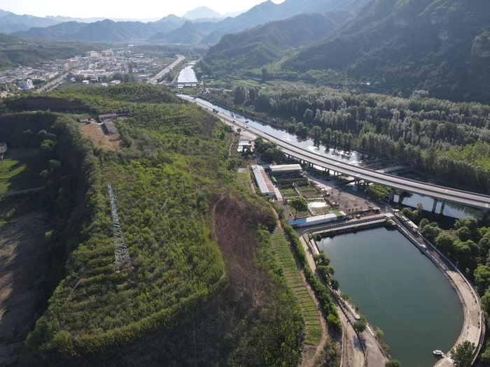 航拍怀柔区汤河口镇白河美景。新京报记者 王巍 摄