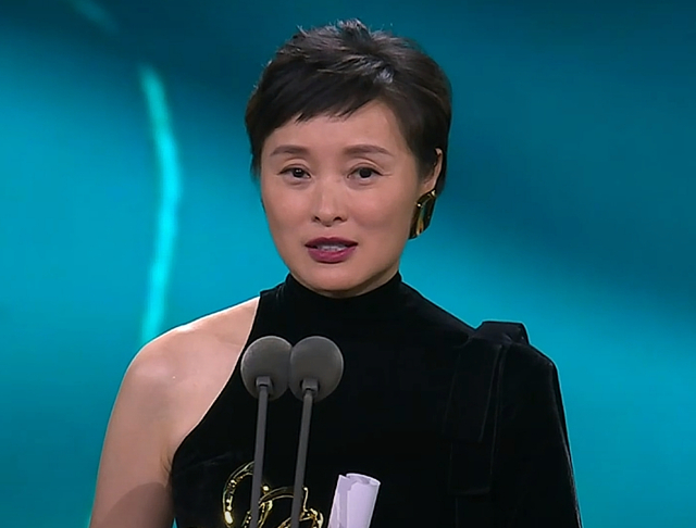 称她拿奖靠关系,演不了大女主剧|赵丽颖|吴越_新浪新闻