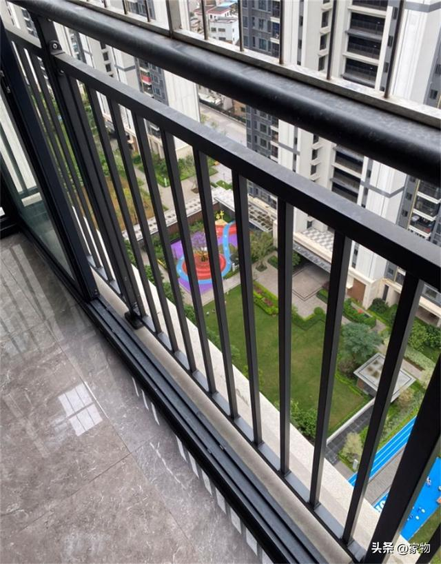 封阳台时防护栏拆不拆?过来人:拆的人都后悔了