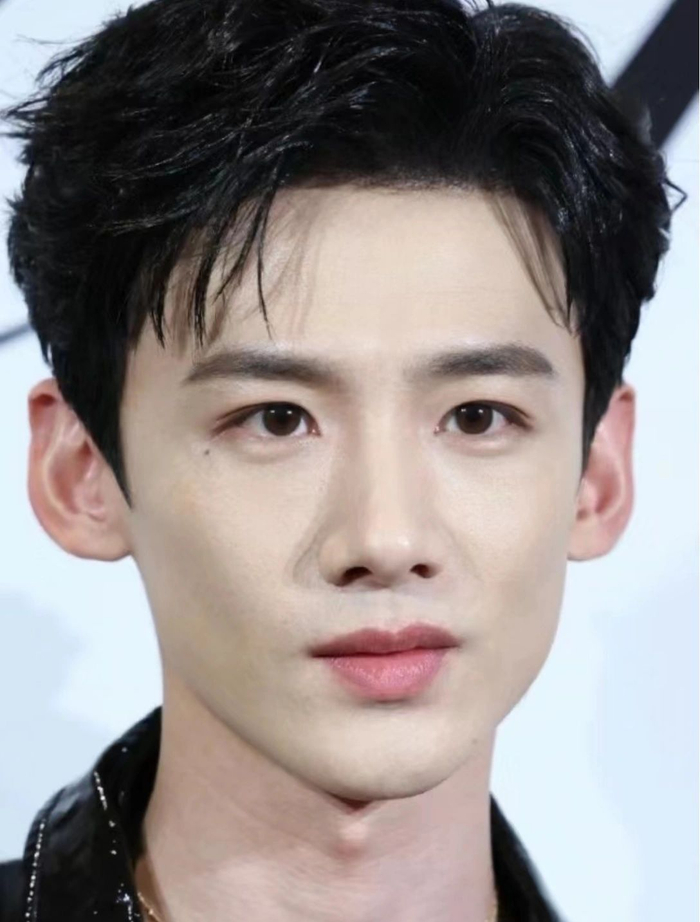 白敬亭的嘴唇是心形的啊|白敬亭_新浪新闻