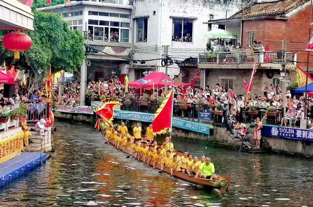 ▲端午假期，广州珠江流域的大小河道“赛龙舟”民俗活动锣鼓喧天。（受访者供图）