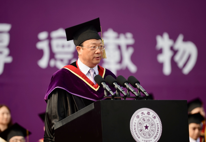 清华研究生毕业典礼,校长王希勤用三个“无愧”寄语毕业生_手机新浪网