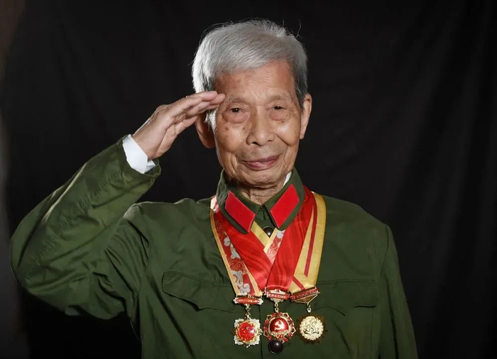 《历史的光芒》正式开拍!|历史的光芒|纪录片|退役军人_新浪新闻