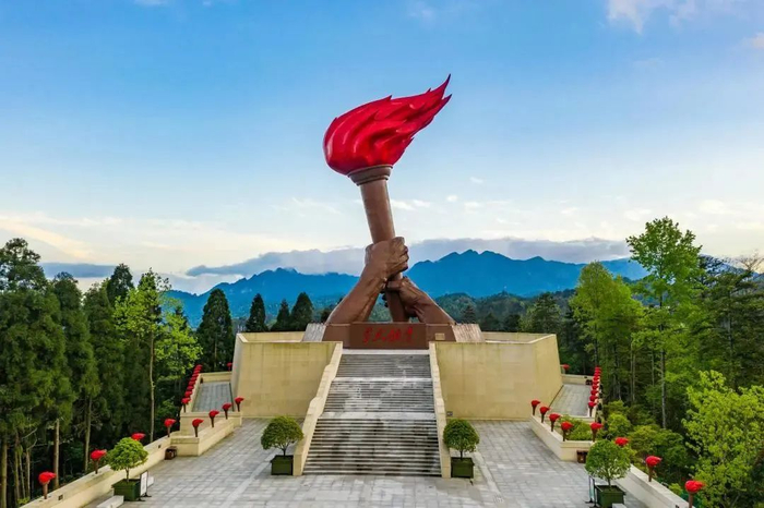 烟笋炒肉是吉安市井冈山地区传统名菜以乌烟笋,猪肉丝,干红椒为主材八