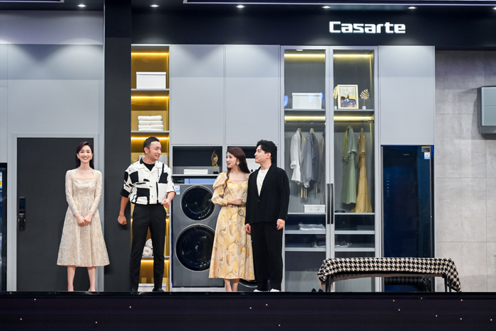 总台主持人尼格买提、郭若天，百克力、张杨果而夫妇现场体验