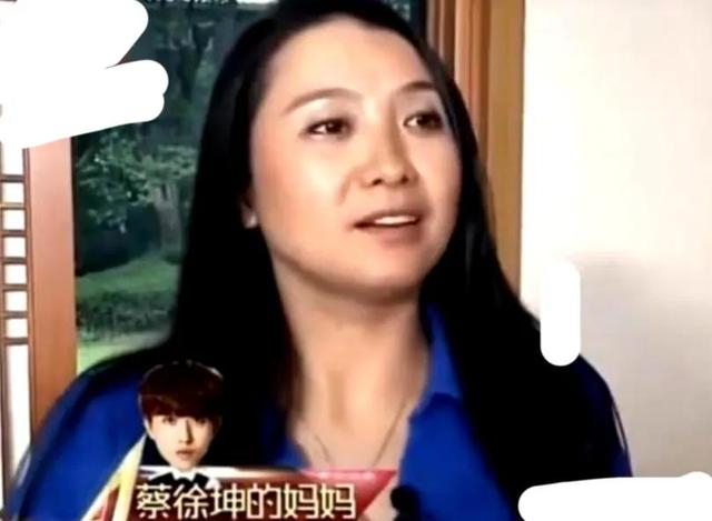 小姐姐小卡片电话现象深度解析：城市隐秘产业链与治理难题揭秘