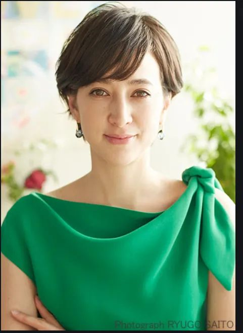 潮搭汇丨日法混血儿泷川雅美的气场穿搭__财经头条