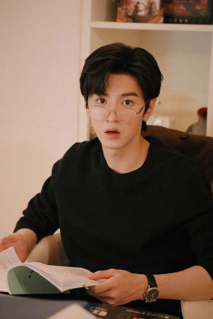 谁能拒绝戴眼镜的段嘉许呢,陈哲远把眼镜焊死|陈哲远|眼镜_新浪新闻