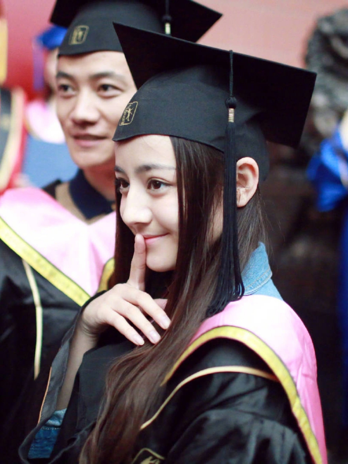 是从小美到大的热巴,大学时期好青涩!|迪丽热巴_新浪新闻