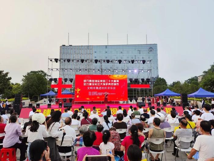 送上热气腾腾的"精神文化大餐"英雄山社区,上导堤社区居民为西陵区夜