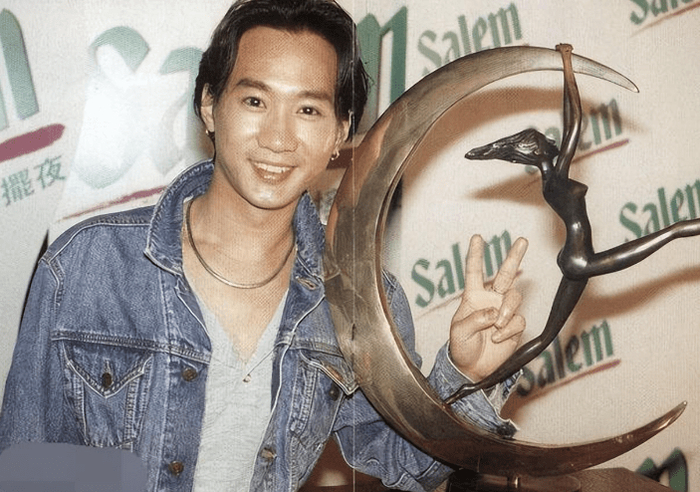 胞弟曝黄家驹写歌会找参考并删除创作记录|黄家驹|黄家强|beyond_新浪