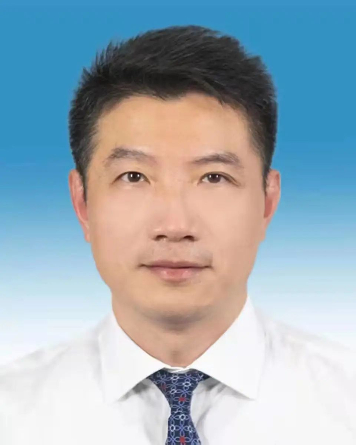 现任厦门市政府党组成员,副市长.