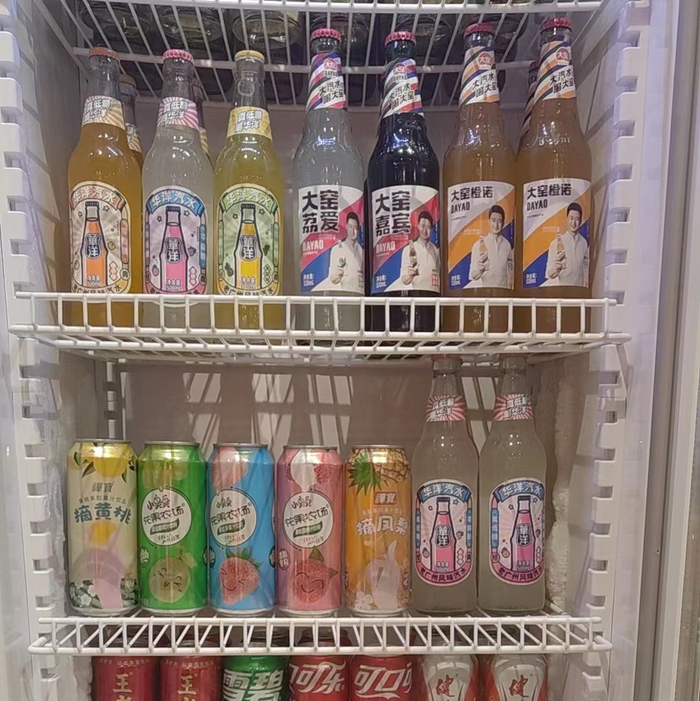 李林餐厅中的大窑与华洋汽水（图片来源：受访对象提供）