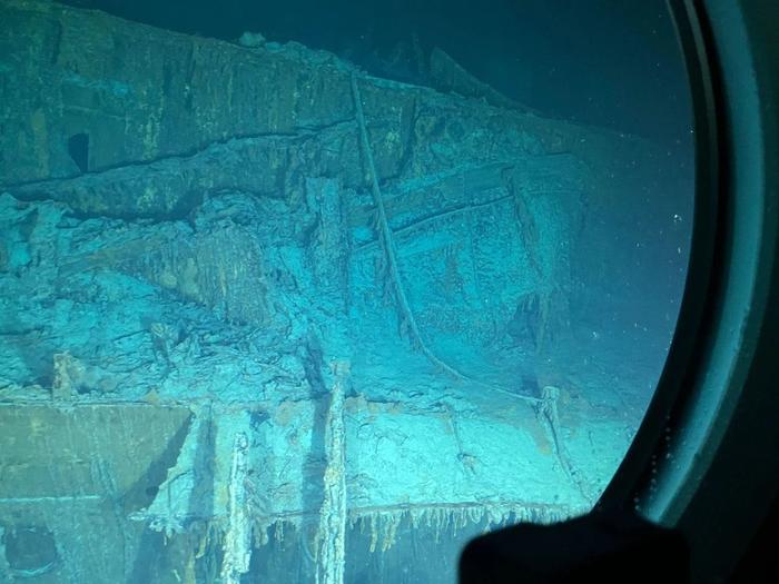 2021年，亚瑟·洛伊布尔（Arthur Loibl）在“泰坦”号内看到的“泰坦尼克”号残骸。受访者供图