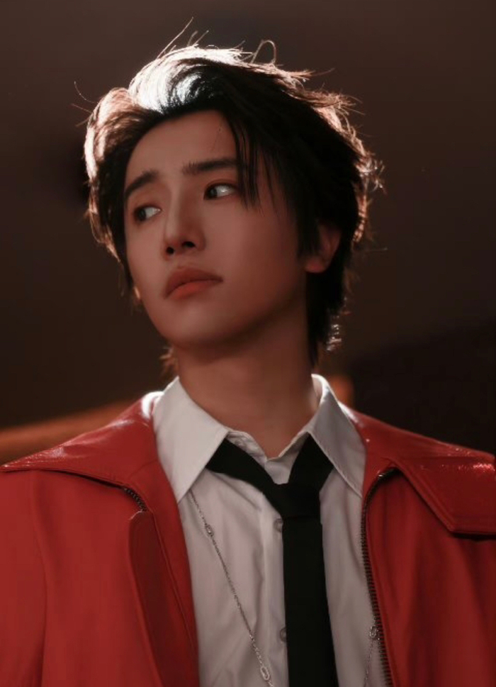 才知道伯远是他的艺名,本名是汤浩|伯远_新浪新闻