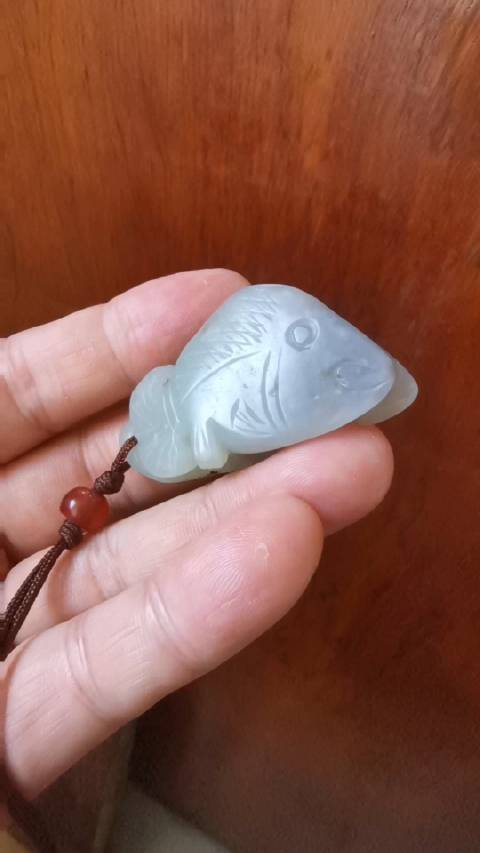 明代新疆和田玉鱼吊件,宽3厘米,长5厘米,厚1厘米