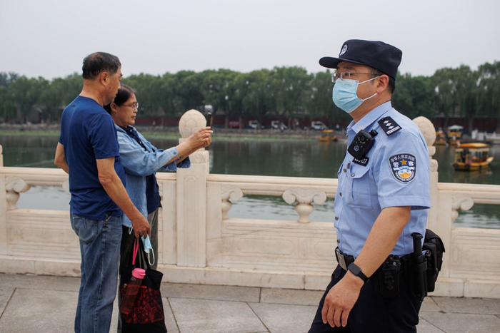 赵树懿正在巡逻。新京报记者 王子诚 摄