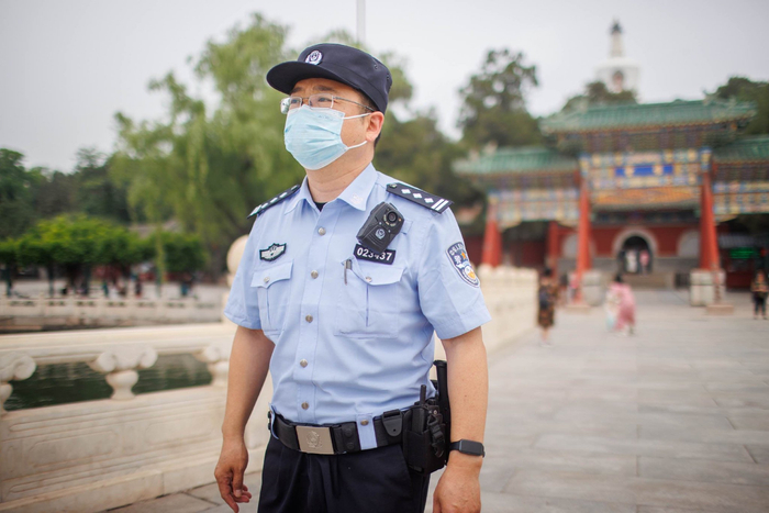 北海公园派出所民警赵树懿正在执勤中。新京报记者 王子诚 摄