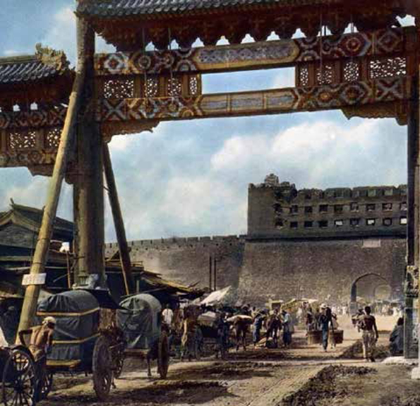 匾额消失（《中轴之门》内页插图）。