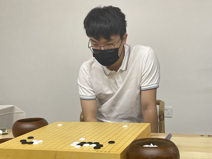 围棋国手赛:杨鼎新复出止步首轮,柯洁,辜梓豪等人晋级_新浪新闻