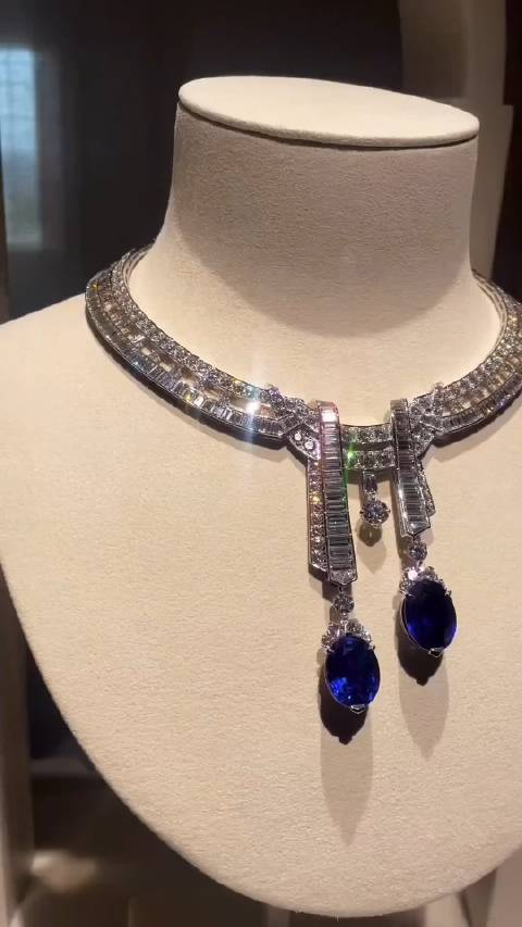 梵克雅宝新的高级珠宝系列,主打就是一个包容兼蓄