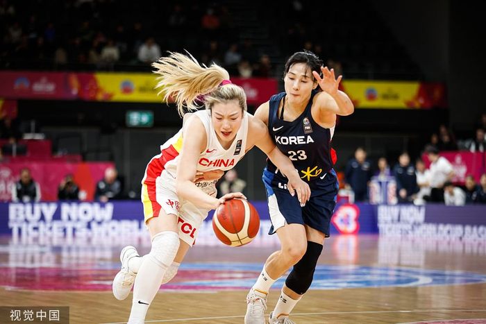 李梦在比赛中突破。